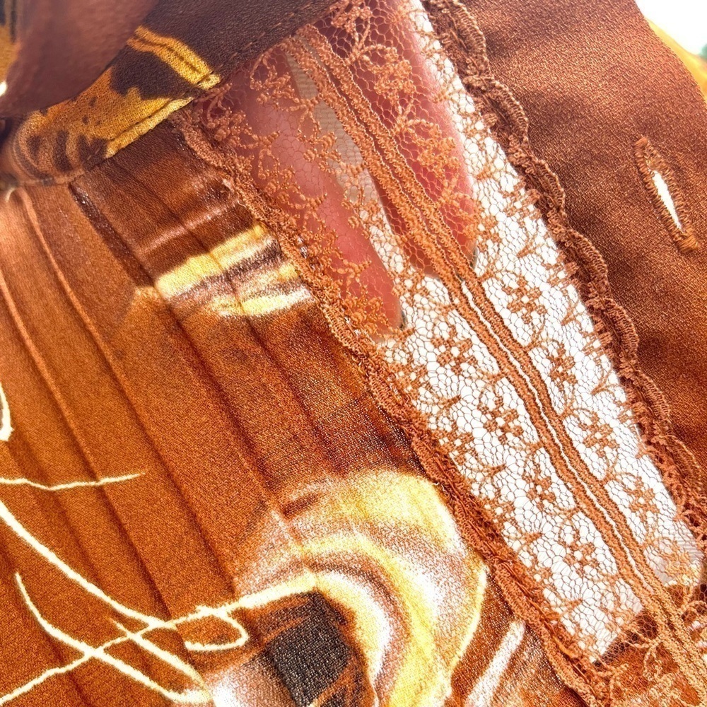 𝅺JENNIFER LLOYD PLEATED TUXEDO STYLE BUTTON DOWN SHIRT WITH LACE EMBELLISHMENTS - Picture 8 of 9
